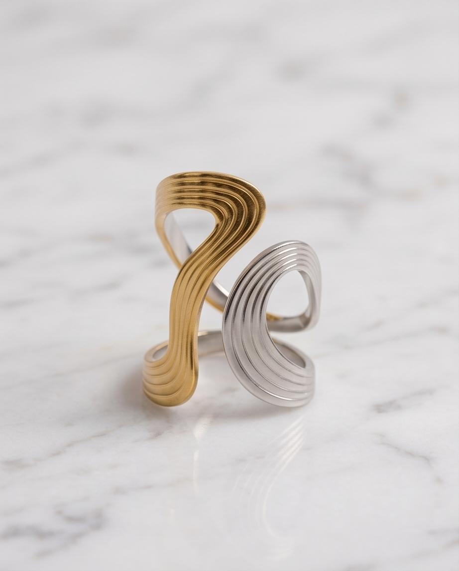Anel Infinity Ajustável Com Mix De Banhos Dourado E Prata - Imagem 2